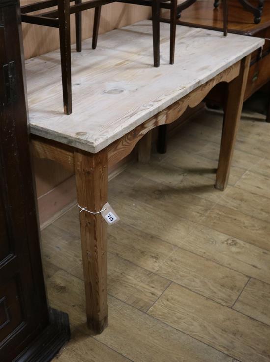 A pine table W.122cm